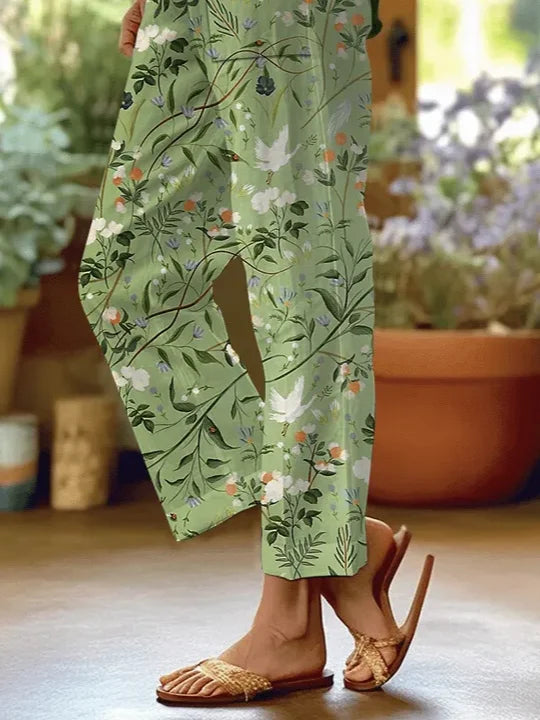 Women's Comfy Green Floral Print Casual Trousers for Spring and Autumn