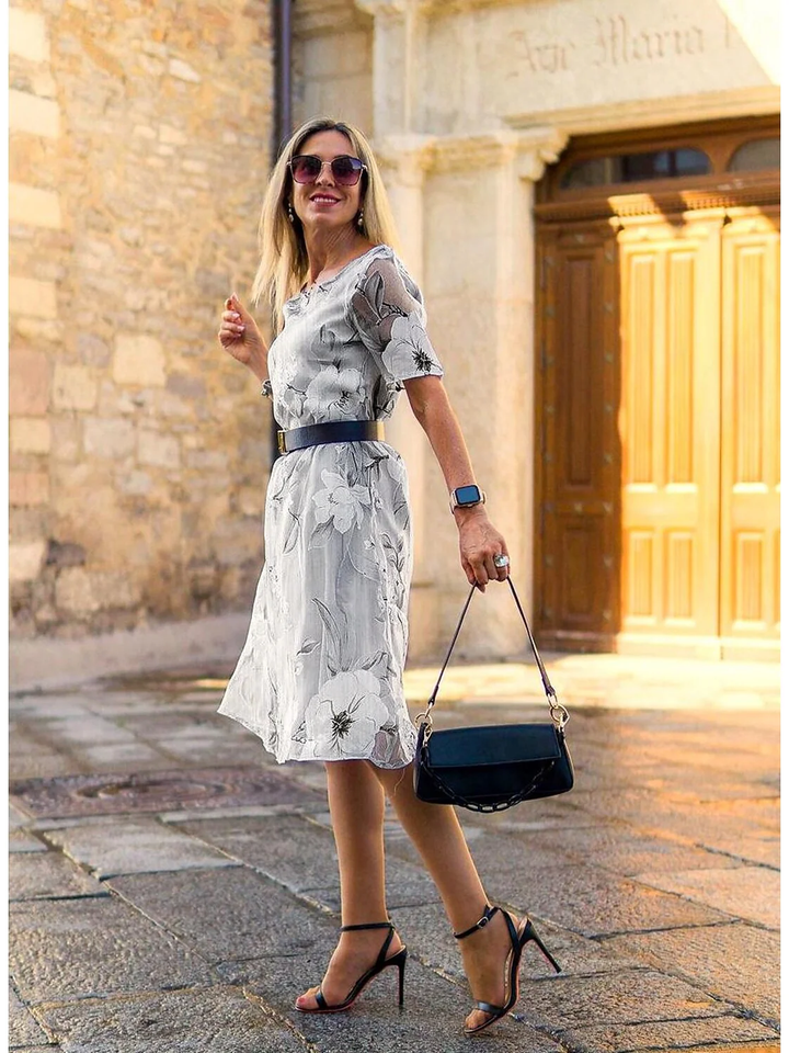 Elegant Midi Dress – Timeless Round Neck Feminine Dress