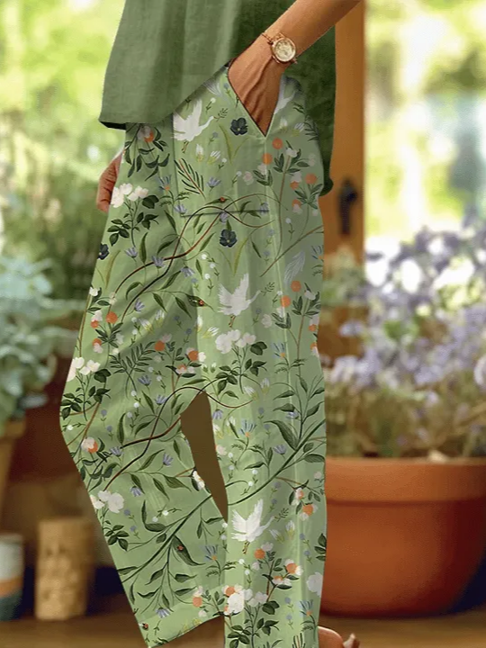Women's Comfy Green Floral Print Casual Trousers for Spring and Autumn