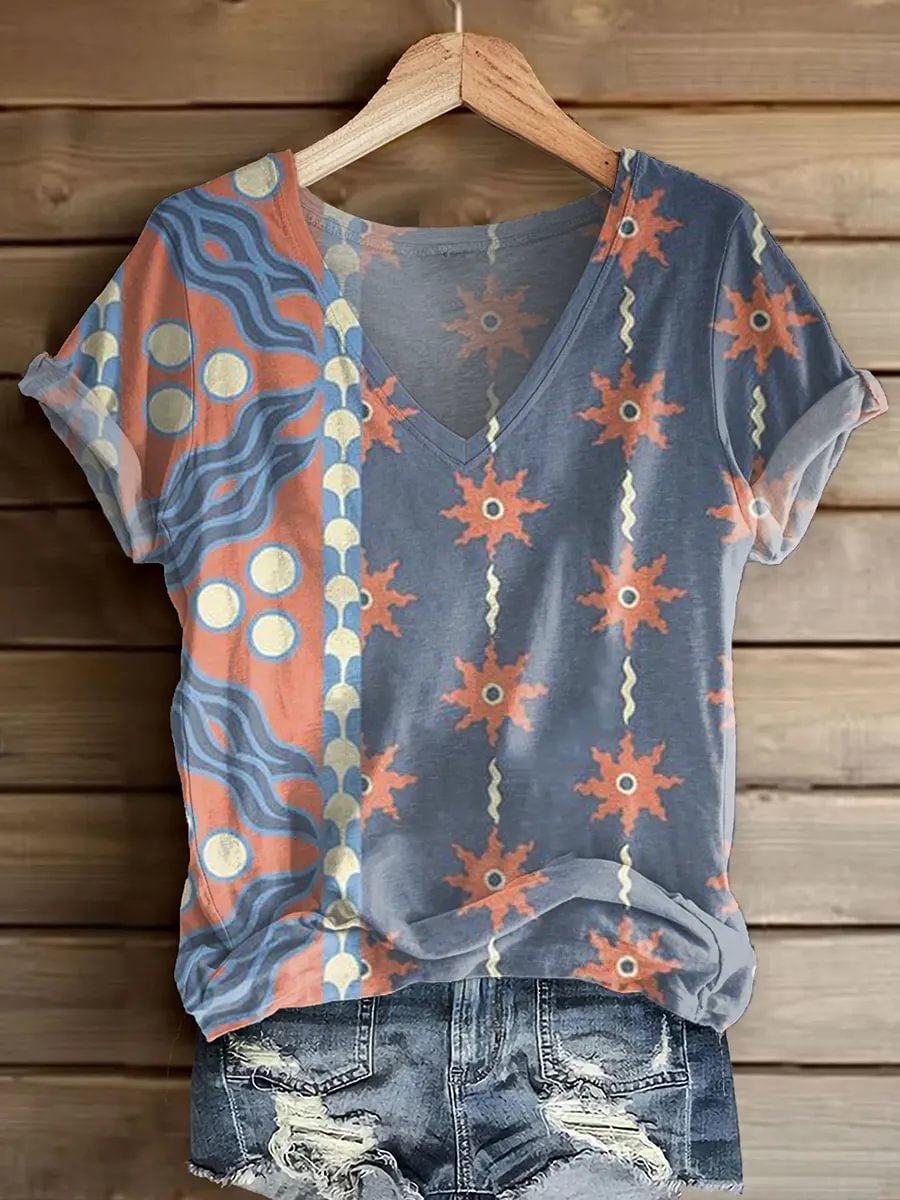 Women's Short-Sleeve V-Neck Top with Artistic Seaweed and Starfish Print