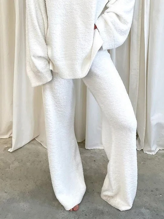 Comfysol White Solid Casual Sweater Suit