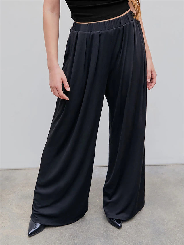 Smooth modal fabric with gentle stretch, practical pockets and versatile style, ideal for daily wear in cool seasons.